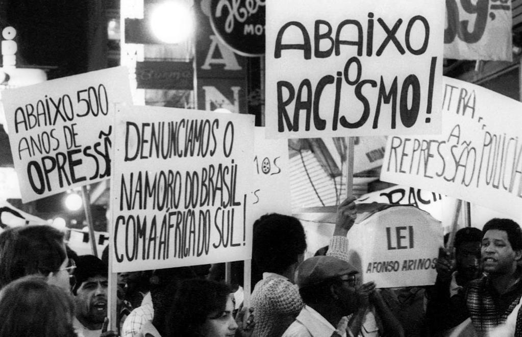 CONTEXTO HISTÓRICO A efervescência política e cultural vivida pelo Brasil, em pleno processo de redemocratização, assim como as mudanças