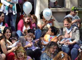 Fundação Abrinq Save the Children supported and promoted events in the Semana do Aleitamento Materno (Breastfeeding Week), in the first week of August, aiming at incentivizing breastfeeding as a form