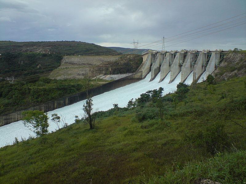 Algumas curiosidades... Como é gerada a eletricidade a partir da água nas hidrelétricas? Imagem: Vinícius Bodo / GNU Free Documentation License.