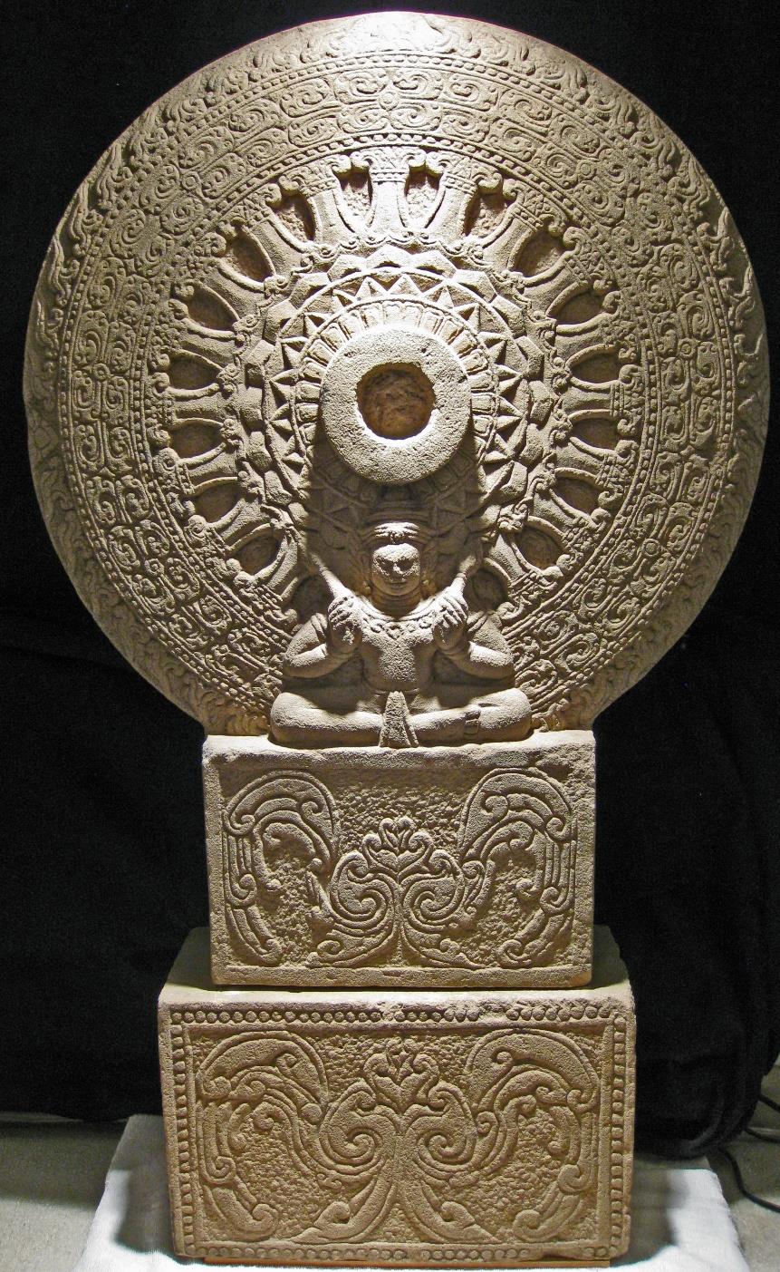 DHARMACAKRA - Budismo Conhecido como Roda do Dharma, o Dharmacakra é o símbolo do Budismo. Embora muitos não considerem o budismo como religião, a filosofia também carrega sua marca.