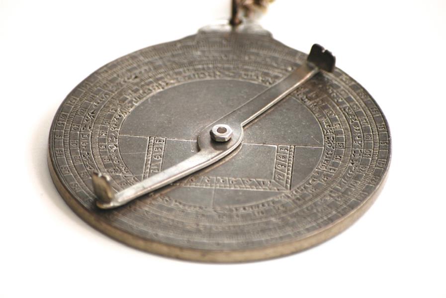 Astrolábio É um instrumento naval antigo, usado