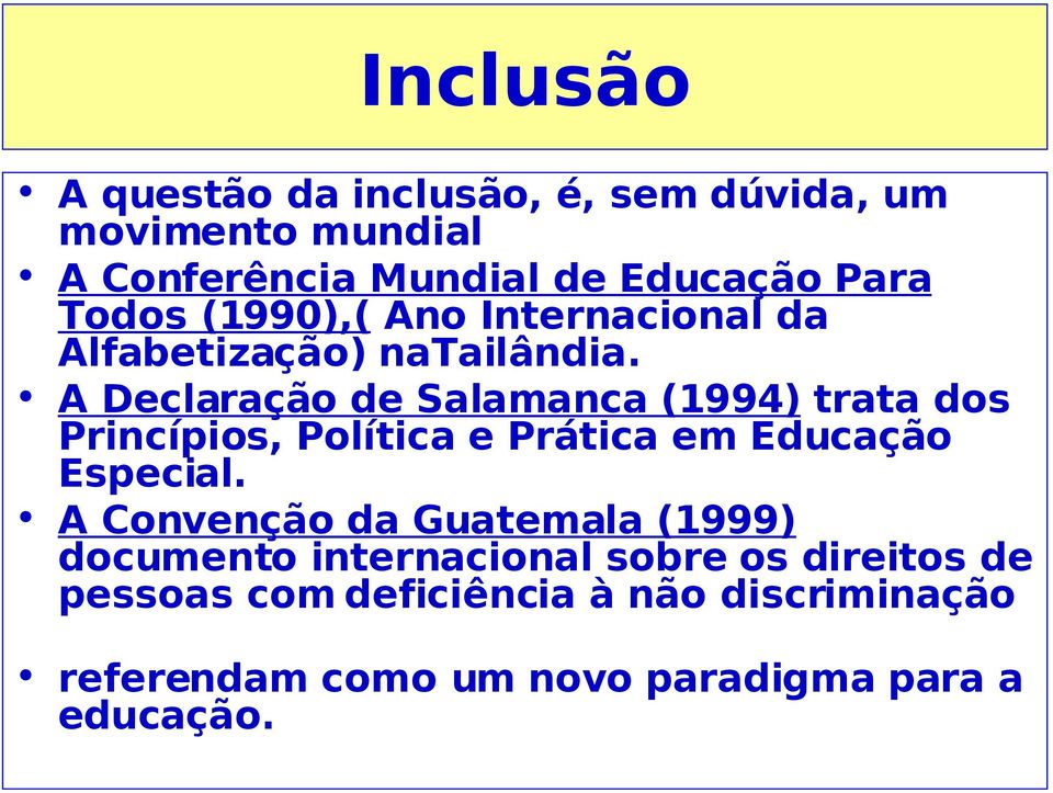 A Declaração de Salamanca (1994) trata dos Princípios, Política e Prática em Educação Especial.