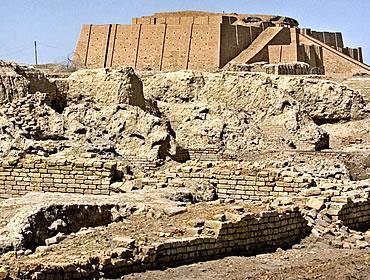 As plantas das cidades sumerianas demonstram esse papel central dos templos, em volta dos quais as casas se aglomeravam.