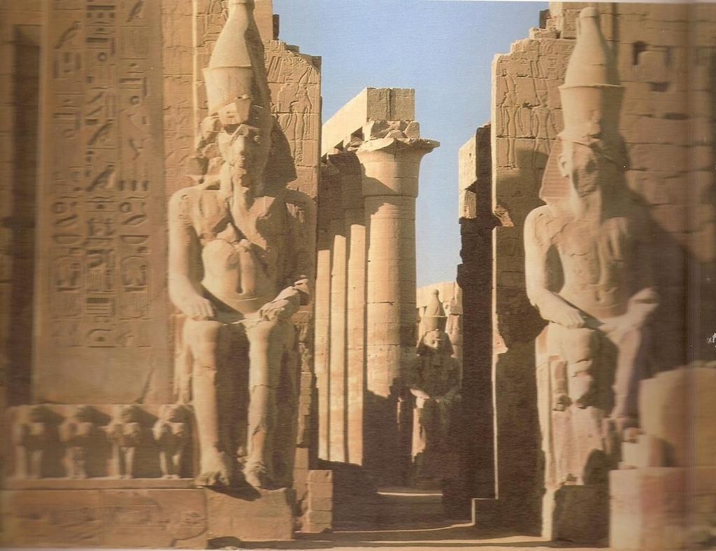TEMPLO de LUXOR O templo de Luxor é constituído por