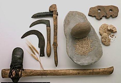 Idade dos Metais Tem início partir da descoberta da fundição 5.000 a.c. Substituição dos utensílios de pedras por metal.