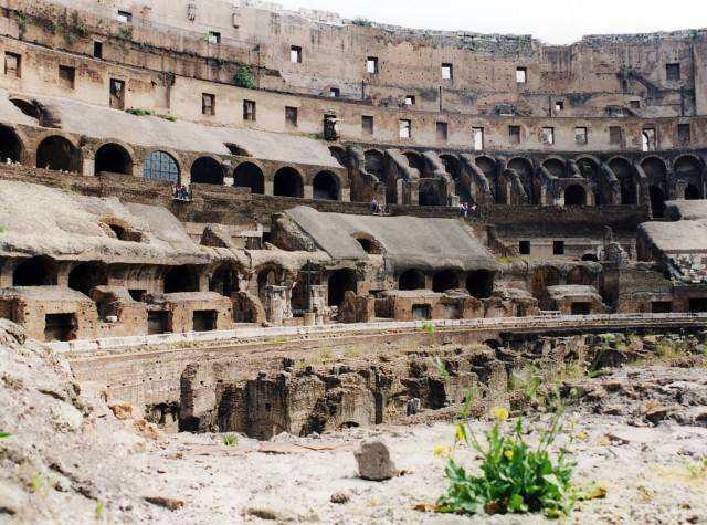 Roma Muitas civilizações desenvolveram o concreto, destinando-o a aplicações diversas; no entanto, é creditado aos romanos o desenvolvimento